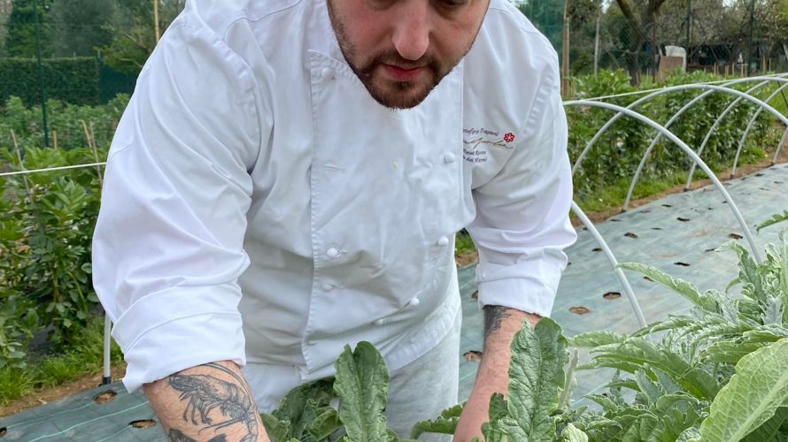 Cristoforo Trapani di Piano di Sorrento è uno dei giovani chef emergenti italiani già insignito della stella Michelin lascia Forte dei Marmi e dove ha lavorato all’Hotel Byron nel ristorante […]