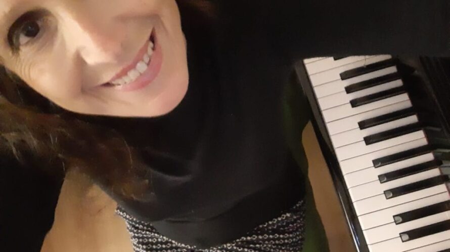 “Napoli – Mariella Pandolfi, pianista e compositrice di talento dallo stile personale inconfondibile che fonde classica e jazz, rondò bachiani e fraseggi evansiani, ha pubblicato un nuovo album “I passi […]