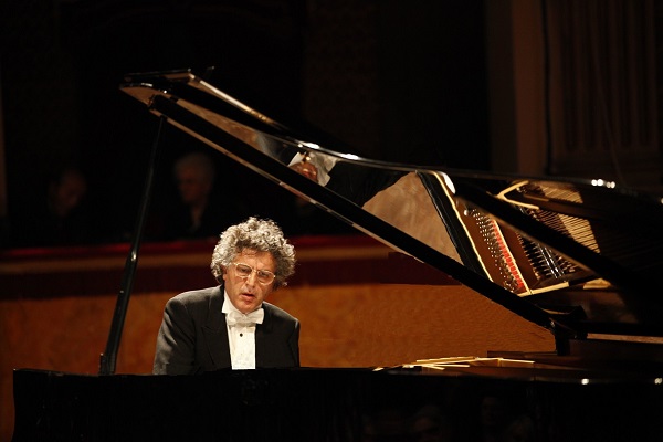 Francesco Nicolosi, uno dei massimi esponenti della Scuola pianistica napoletana a Villa Kempff